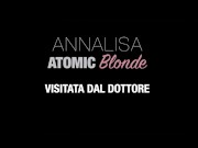 Preview 1 of 🍑 Annalisa Atomic Blonde visitata dal DOTTORE - Video completo su OF 🤍💙