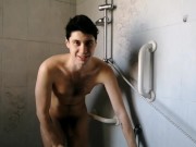 Preview 2 of Fai compagnia a questa troia italiana mentre si fa la doccia! 🚿