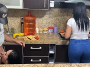 Preview 2 of Hijastras Hermosas de 18 Años Cocinando Porque Deben de Darles de Comer a su Padrastro