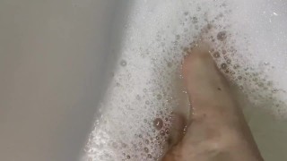 MY SWEET TOES IN THE BATH! LOOK AT THE FOAM! I WANT TO SEE A SEA OF SPERM!