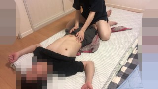 A masochist is tied up and given a handjob and tickling by a Japanese slut ♡