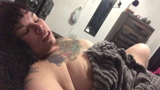 My stepmother jerks off with a sex toys and makes me squirt