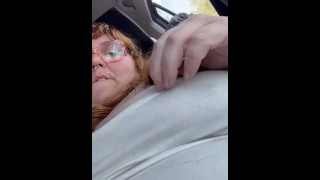 BBW PLAYS IN CAR ON BUSY STREET