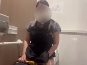 Preview 3 of 個人撮影　素人　熟女　おしっこしたらオナニーしたくなった　公衆トイレ　Japan mature