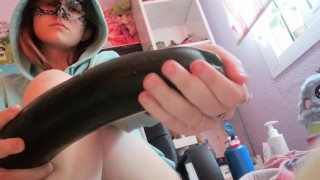 [Insert a foreign object] A perverted OL who inserts a cucumber and has a vaginal orgasm ♡ A large a
