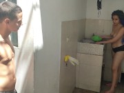 Preview 5 of Observo puta latina lavando ropa y cuando se da cuenta la follo muy duro por perra