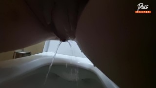 Sexy MILF peeing in mall toilet. Closeup pissing. (ep 695) 4K