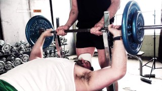 Muscle daddy gets a big dicked surprise while getting spotted at the gym