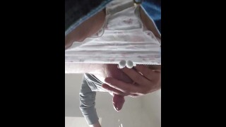 Pissing with slow motion dribble