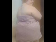Preview 2 of Chubby bbw shaking my ass after my showe