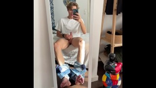 Tom a young French twink shows us his ass and feet and lets go of a huge cumshot