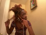 Preview 2 of Pornhub Model Haircare : Stretching My NappyHair