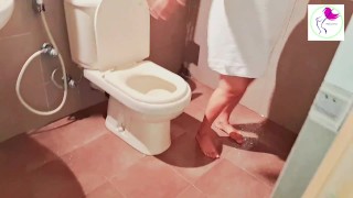 හෙලුවෙන් නට නටා නාමින් සෝස පාට පූසිට ඇගිලි ගැහුවා,asian girl amazing fun with bathroom ,nice pussy ,