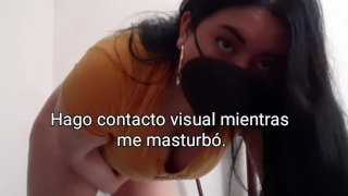 Hago contacto visual mientras me meto los dedos, muestro mis enormes senos,tetas naturales.