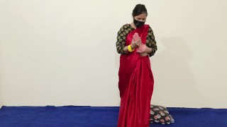 Hot Indian Fucking Pussy By Huge Dildo in Beautiful Saree