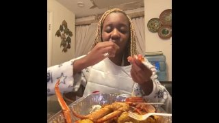AlliyahAlecia Eats Seafood Boil Mukbang (Snow Crab Legs , Corn, Potatoes, Shrimp)