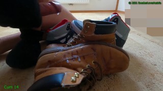 14 Cumshots on Docker Boots (quick)