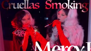 Cruellas Smoking