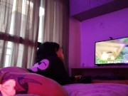Preview 6 of Sua namoradinha fofa jogando Minecraft sem calcinha ..