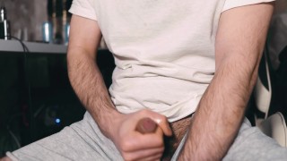 A quick handjob from a handsome guy in between Dota 2. Loud orgasm and a lot of sperm
