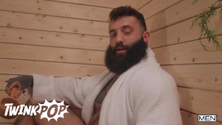 Spa day for horny guys - what happens in the sauna?