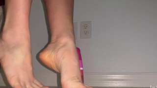 Footjob with Wrinkled Soles