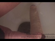 Preview 5 of Je pisse sur mon gode pour que ma salope d’esclave le nettoie en le suçant comme une grosse pute!