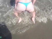 Preview 2 of Cumming on the bitch's face on the beach