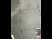 Preview 4 of Fast sex au Fast Food Milf frotte sa chatte dégoulinante sur un inconnu