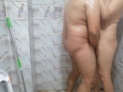 Preview 2 of arab threesome in shower - ناكني مع صاحبو في الحمام  قلي ده أنتيمي احنا واحد
