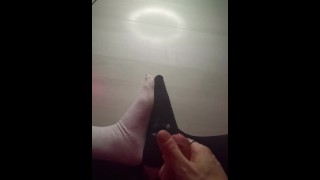 Femboy who love cumming on feet