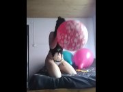 Preview 4 of chica juguando con globos