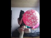 Preview 6 of chica juguando con globos