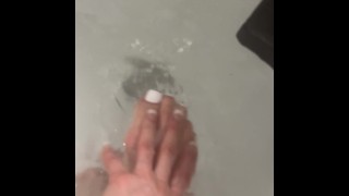 Eviejaynes Sneak peek , feet fetish lovers  of Bare freshly painted feet in my hot relaxing bath
