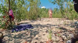 DICKFLASH PICNIC: two girls make me cum during a picnic at the beach