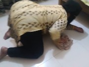 Preview 4 of زوجة الأب السعودية الجميلة عالقة في التنظيف تحت السرير - Saudi MILF Stepmom Gets Stuck Under Bed