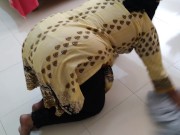 Preview 4 of كانت عمتي البنجاب المسلمة الساخنة تنظف المنزل عندما رآها صبي الجيران ومارس الجنس - Punjabi Aunty Sex