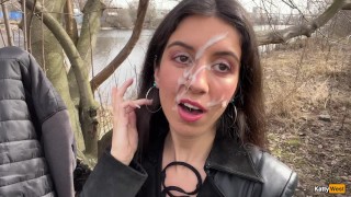 I want to walk through the park with cum on my face! Cum on my face! - Public Cumwalk