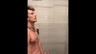 OMG! His cock is comes out every time he’s in public😍🍆