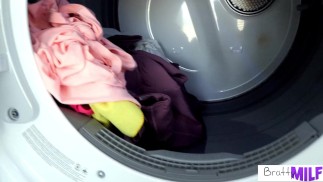 Young Hot Stepmom Vivianne Desilva Gets Turned on from Pervert Stepson Stealing Panties S4:E4