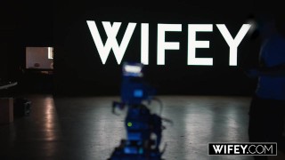 WIFEY Gorgeous Hotwife MILF Summer Starz Takes A Huge BBC While Hubby Watches